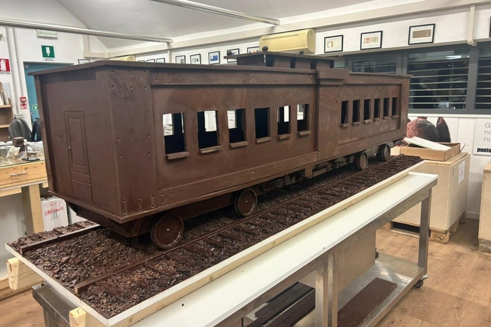 Treno di cioccolato record a Palazzo Lombardia – Aperto il 39° piano