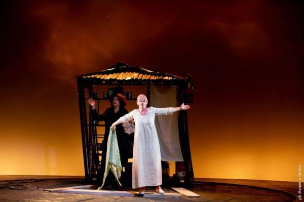 L'ANIMA BUONA DI SEZUAN al Teatro Manzoni di Milano