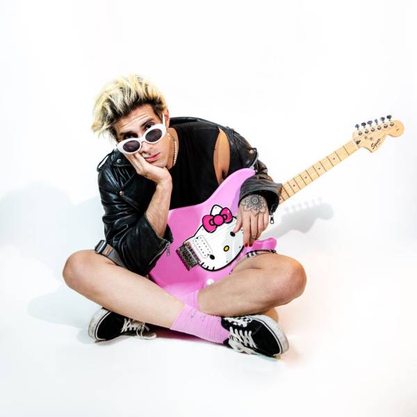 oli? esce oggi il suo singolo “Smalto e Tinta”, in gara alla Finale di Sanremo Giovani