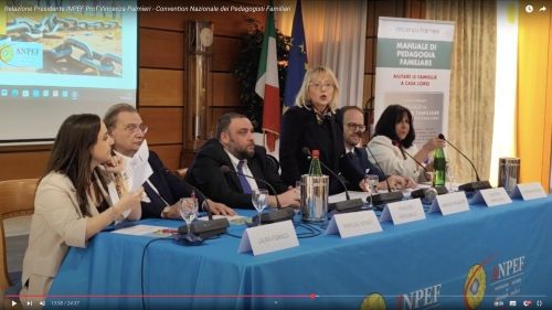 Video: Pedagogisti Familiari, professione in cammi...