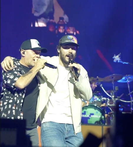 Video: Pinguini Tattici Nucleari e Max Pezzali: so...